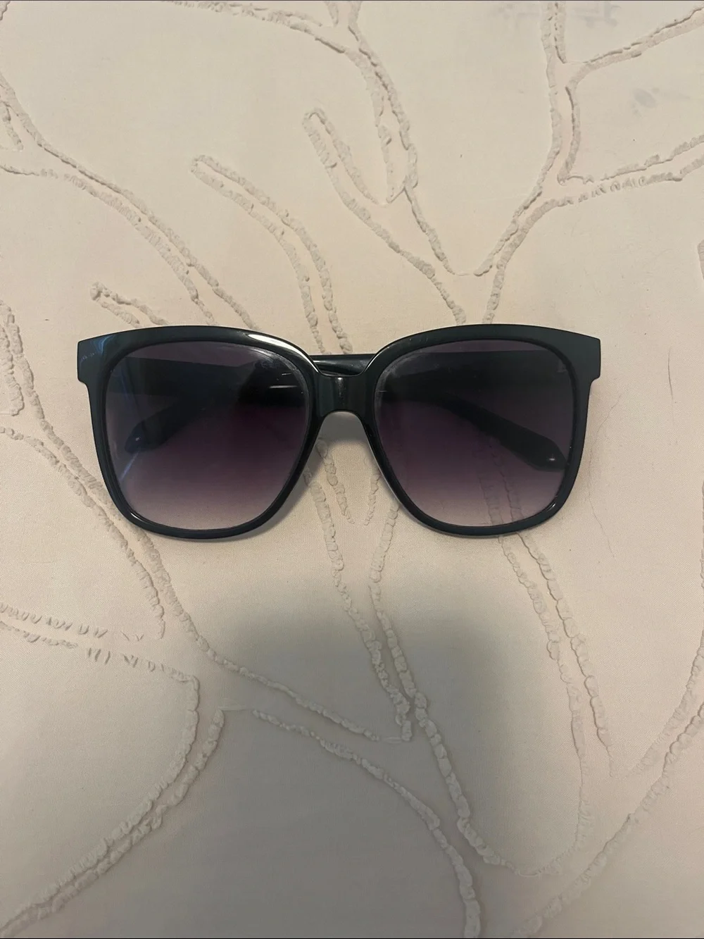 QUAY wide awake sunglasses